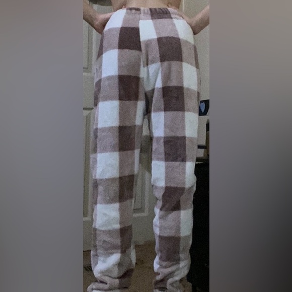 Checkered soft fuzzy lounging pants - Picture 4 of 4